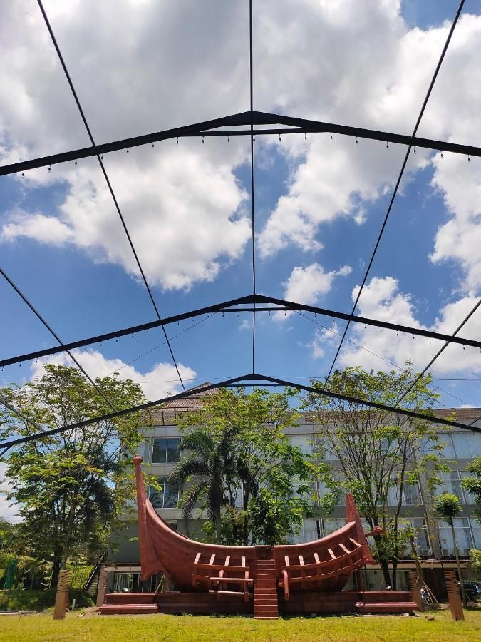Ramada By Wyndham Yogyakarta Hotell Sleman  Exteriör bild
