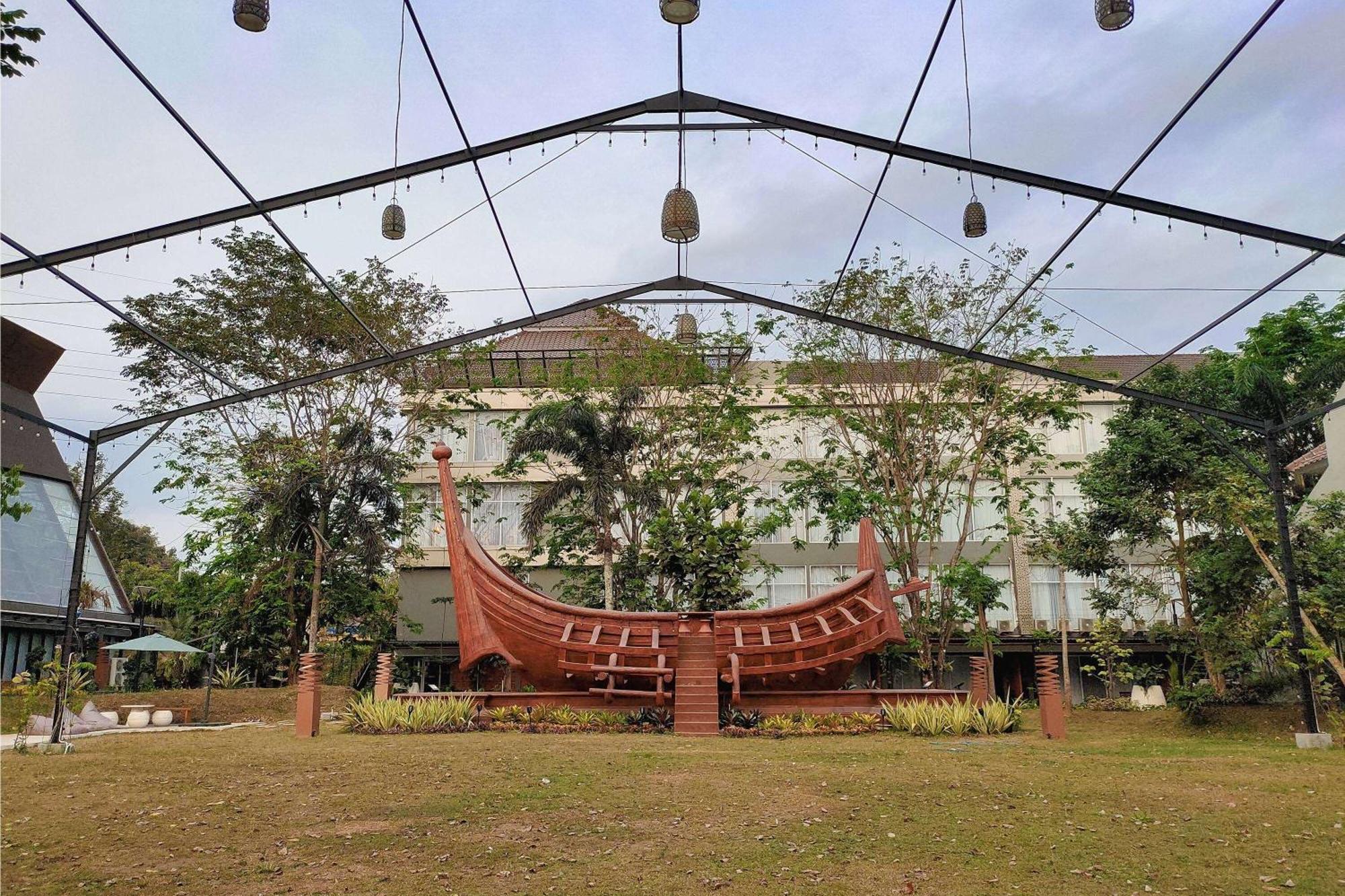 Ramada By Wyndham Yogyakarta Hotell Sleman  Exteriör bild