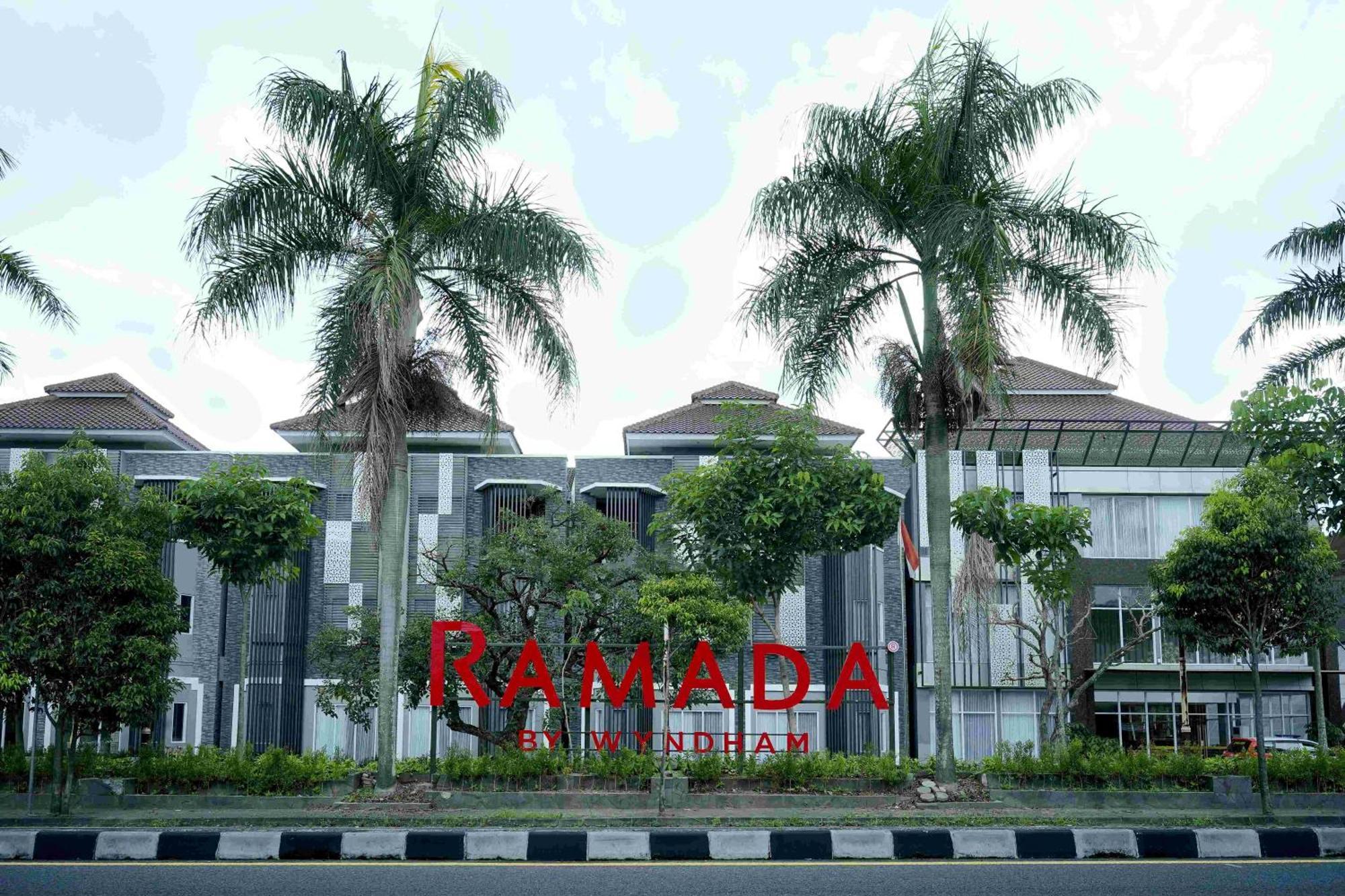 Ramada By Wyndham Yogyakarta Hotell Sleman  Exteriör bild