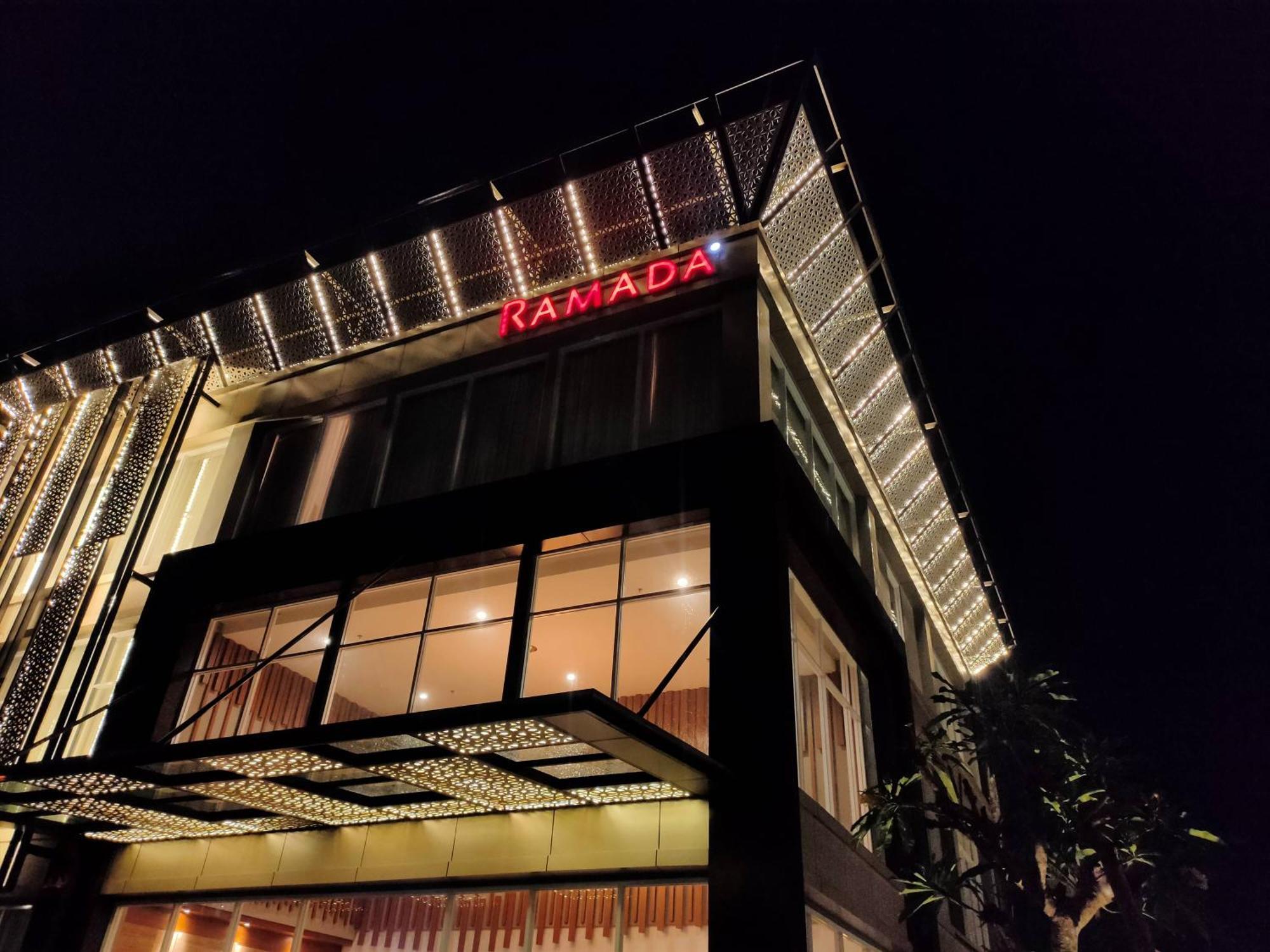 Ramada By Wyndham Yogyakarta Hotell Sleman  Exteriör bild