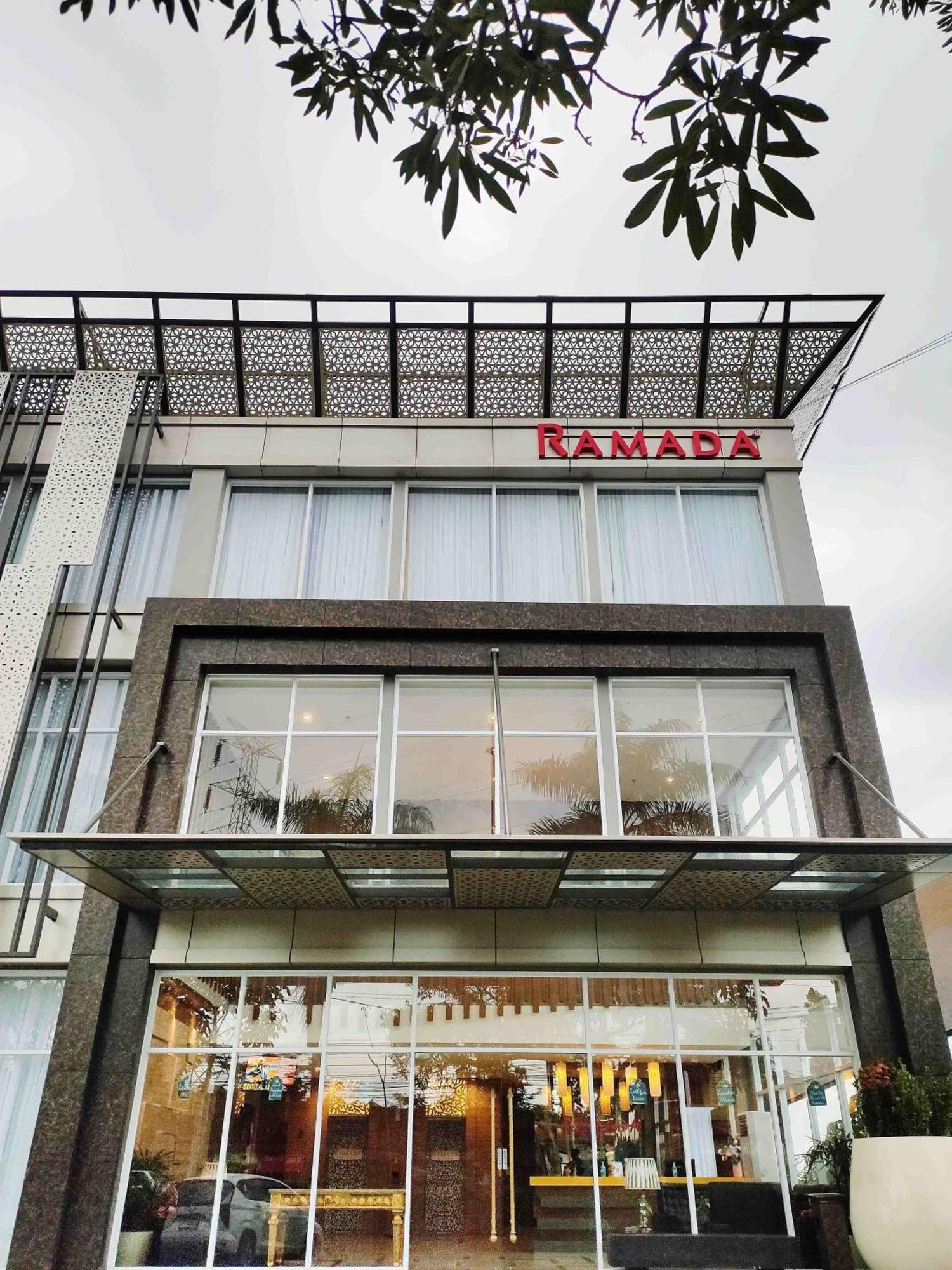Ramada By Wyndham Yogyakarta Hotell Sleman  Exteriör bild